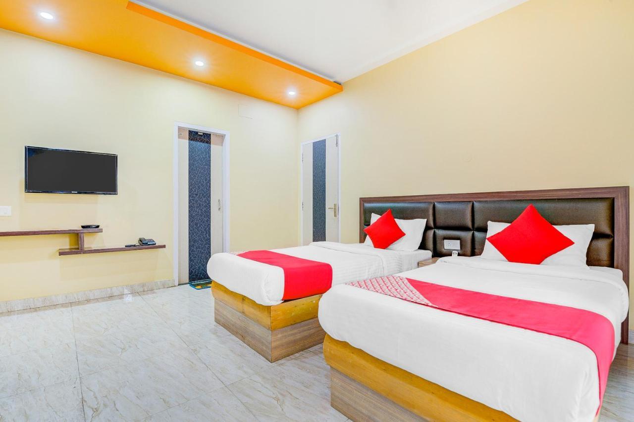Oyo 13521 Sudhriti Hotel 실리구리 외부 사진